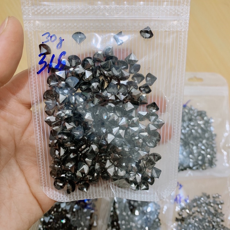 Đá khối chân nhọn đen mix hình (set 100 viên) - LanChiNail