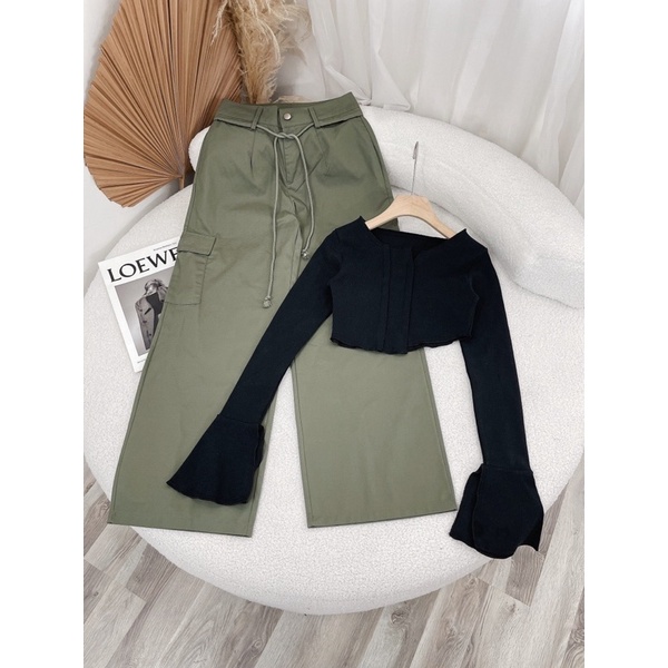 SÉT QUẦN KAKI HỘP CROPTOP ĐEN