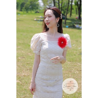 Hoa cài áo ( hoa trà màu đỏ)