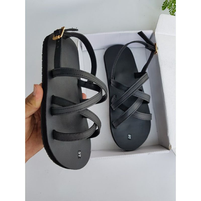 sandal thiét kế 4 quai chéo nhỏ hai màu đen trắng cs
