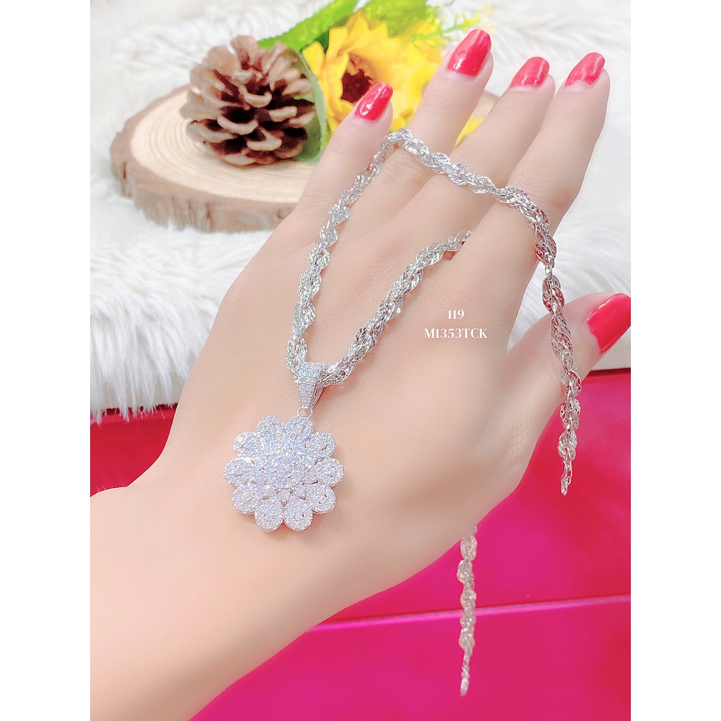 Mặt dây chuyền nữ UHA mạ vàng 18K kiểu dáng sang trọng M1353