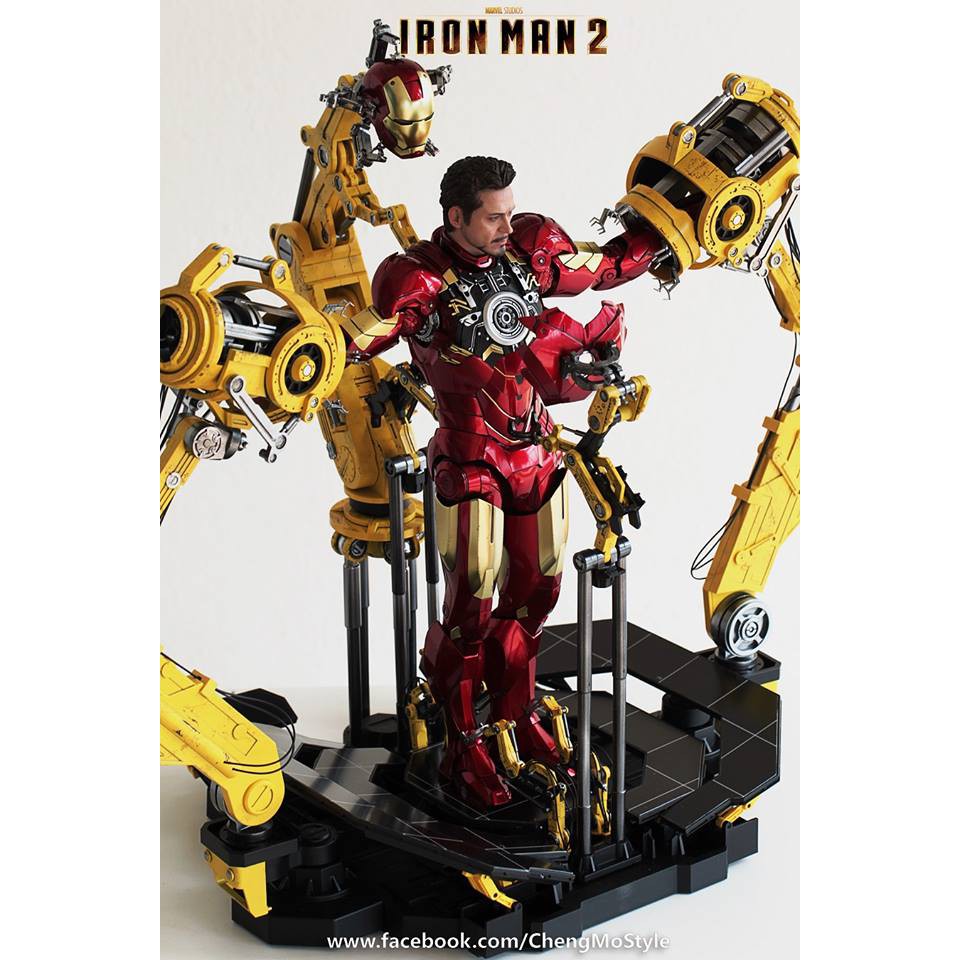 Mô hình Hot Toys Iron Man 2-Mark IV w/Suit-Up Gantry