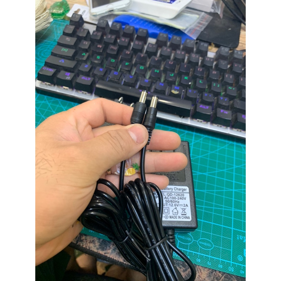 Sạc pin máy khoan 3s 12.6v - 2A Dùng Cho Pin Lion 18650