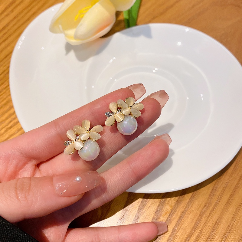 Bông Tai Mạ Bạc 925 Hình Hoa Đính Ngọc Trai Nhân Tạo Phong Cách Hàn Quốc Sang Trọng