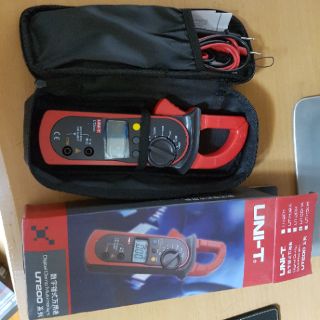 Đồng hồ vạn năng UNI-T 200A+
