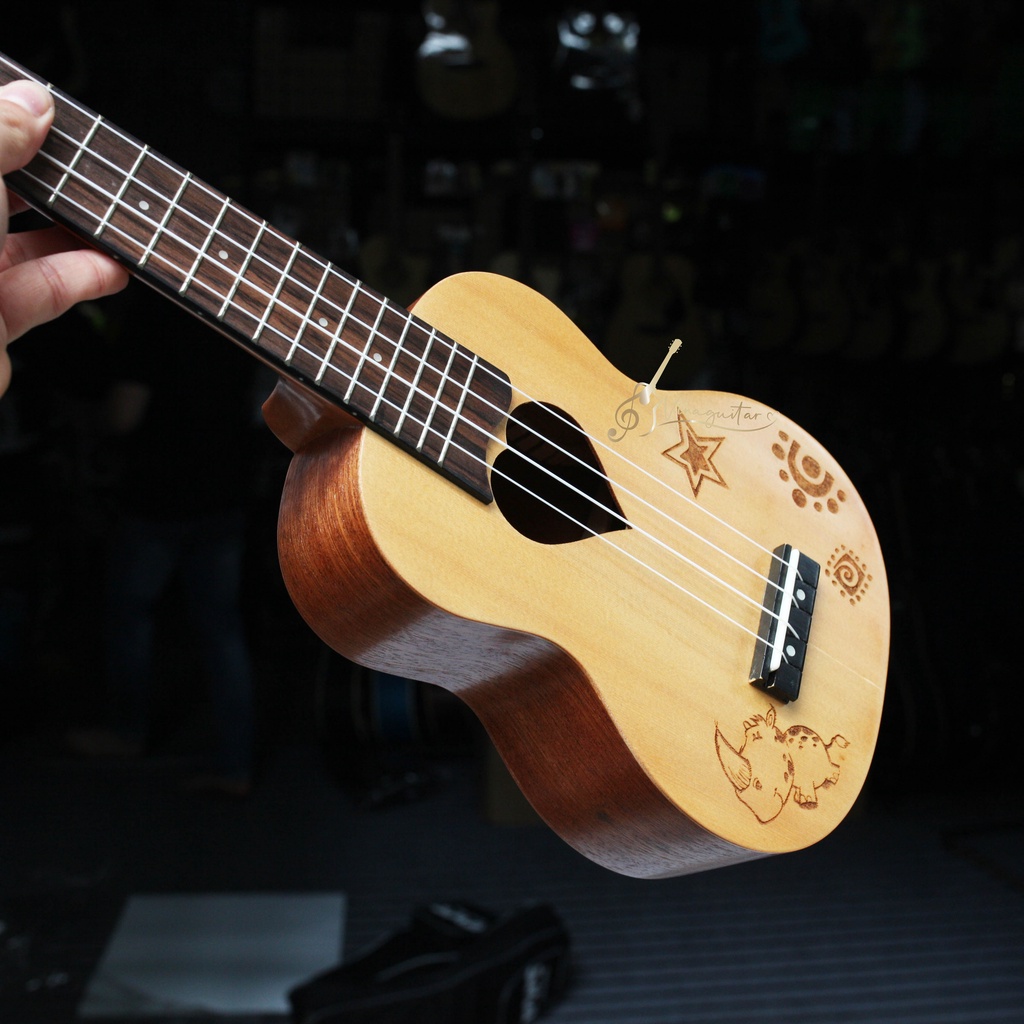 Đàn Ukulele Soprano Gỗ Tốt Voi 21inch - Tặng Kèm Full Phụ Kiện