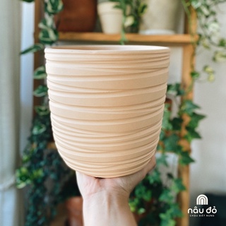 Chậu đất nung trồng cây dáng trứng hoạ tiết cắt rối 17x17 cm màu kem