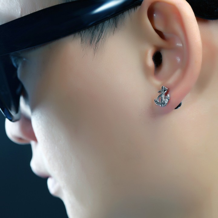 Bông Tai Nam Hình Mỏ Neo Titan Không Đen TT 1682