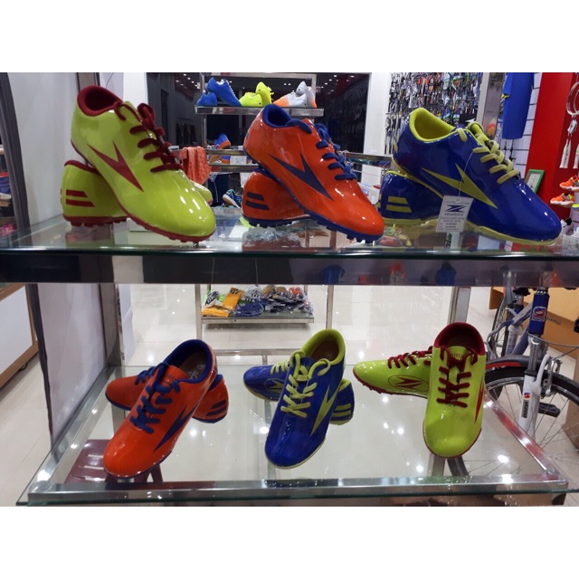 Giày bóng đá Thasoco