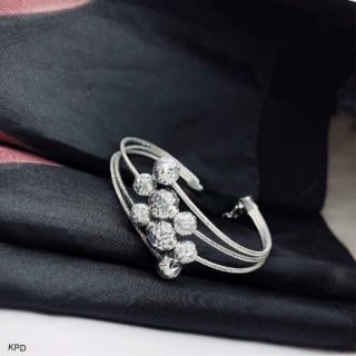 Lắc tay bạc ý