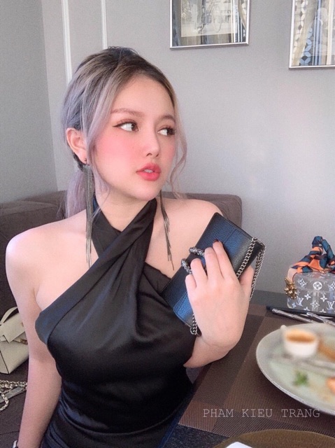 [Mã FAMAYWA giảm 10K đơn 50K] Áo Lụa Cổ Yếm | BigBuy360 - bigbuy360.vn