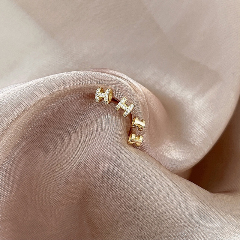 Khuyên tai kim loại s925 hình chữ H màu sắc sành điệu cho nữ