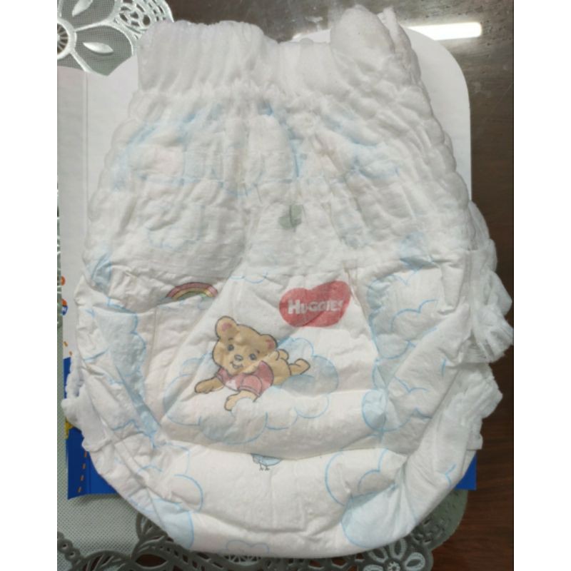 ( Mới) Tã quần Huggies sơ sinh size S50/M50/L50 miếng ( mẫu dùng thử)