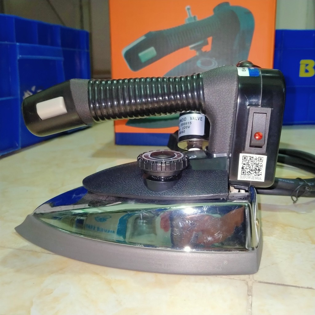 Bàn ủi hơi nước công nghiệp &gt; Bàn là hơi nước công nghiệp &gt; Bàn ủi Silver Star ES-94A