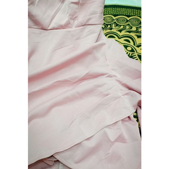 Đầm body 2 dây cup ngực chéo tà có mút và lót quần màu hồng - Jumpsuit ngắn