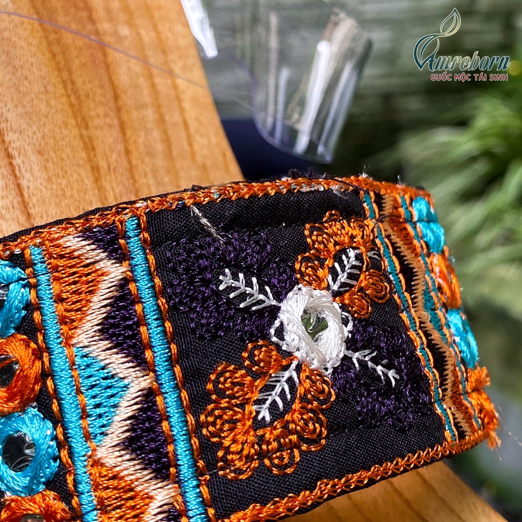 Guốc mộc thổ cẩm H'Mông đính kết thủ công siêu đẹp, guốc mộc cao gót 7cm