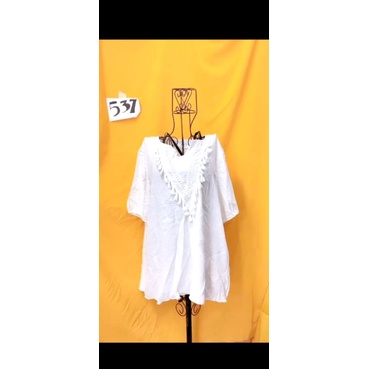 áo sơmi trắng size M/L. S537