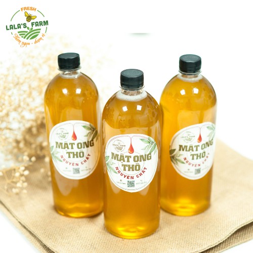 Mật ong nguyên chất hoa vải LaLa’s Farm chai 1L (tặng que khuấy mật)