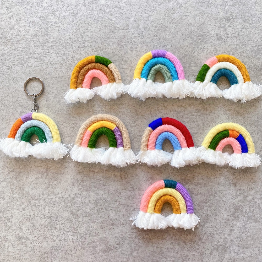 Cầu vồng 8cm macrame handmade dùng làm móc khóa