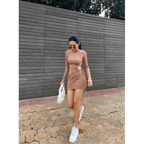Đầm body khoét eo tôn dáng phong cách cá tính năng động