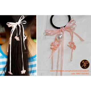 Cột tóc handmade AP hoa rơi dễ thương