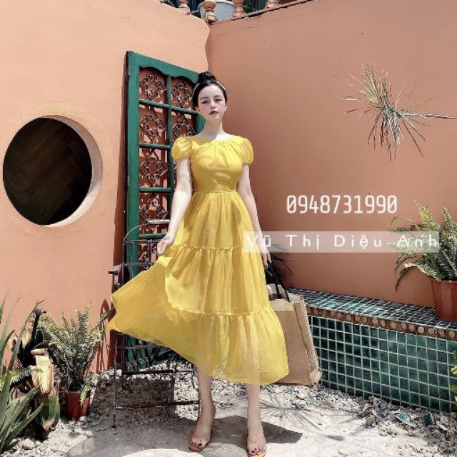 Váy vàng tơ lụa thiết kế