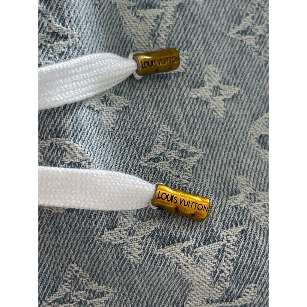 Áo hoác Jean có mũ cao cấp Louis Vuitton LV thời trang, mang phong cách retro