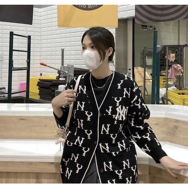 Khẩu trang 5D mask quai thun 3 lớp kháng khuẩn chính hãng