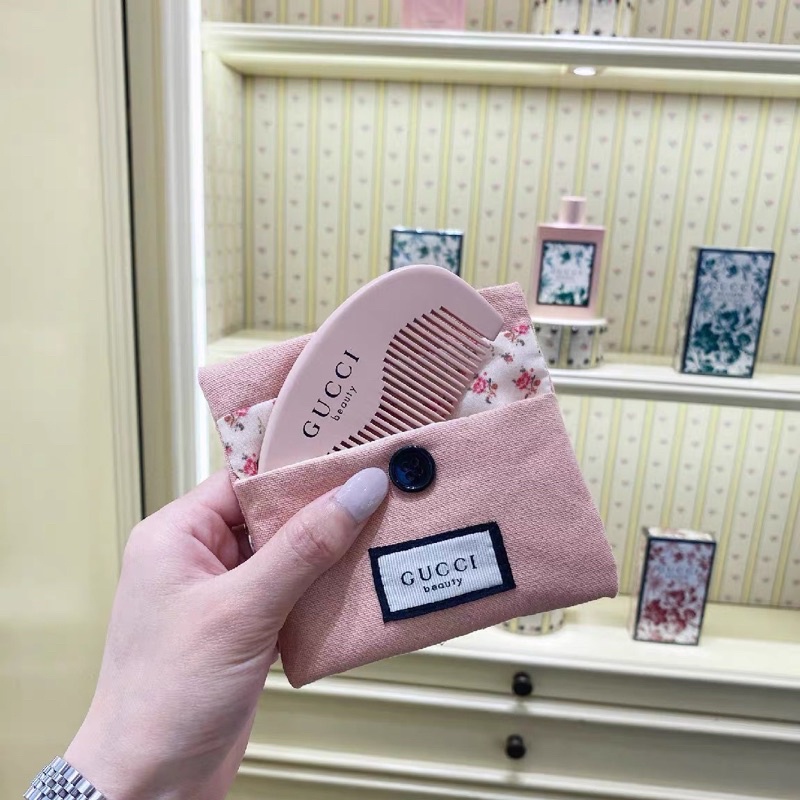 Set lược gỗ gucci beauty hồng đào
