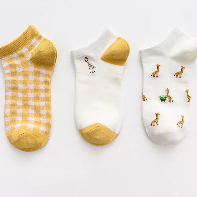 Set 3 đôi vớ cao cấp nữ cổ ngắn hãng Caramella chất vải cotton co giãn thấm hút mồ hôi