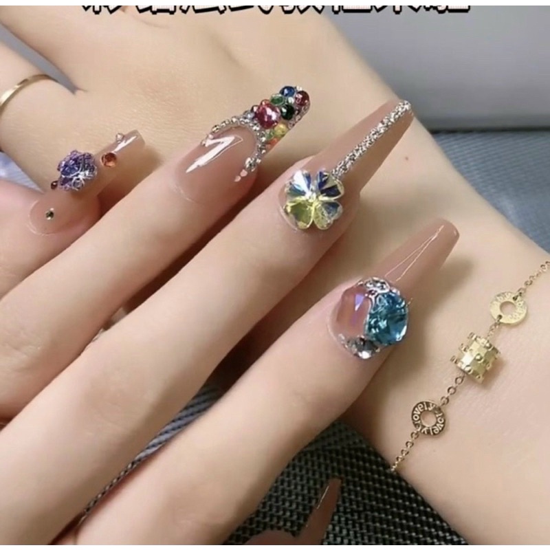 đá khối hoa 3 cánh, 4 cánh trang trí móng