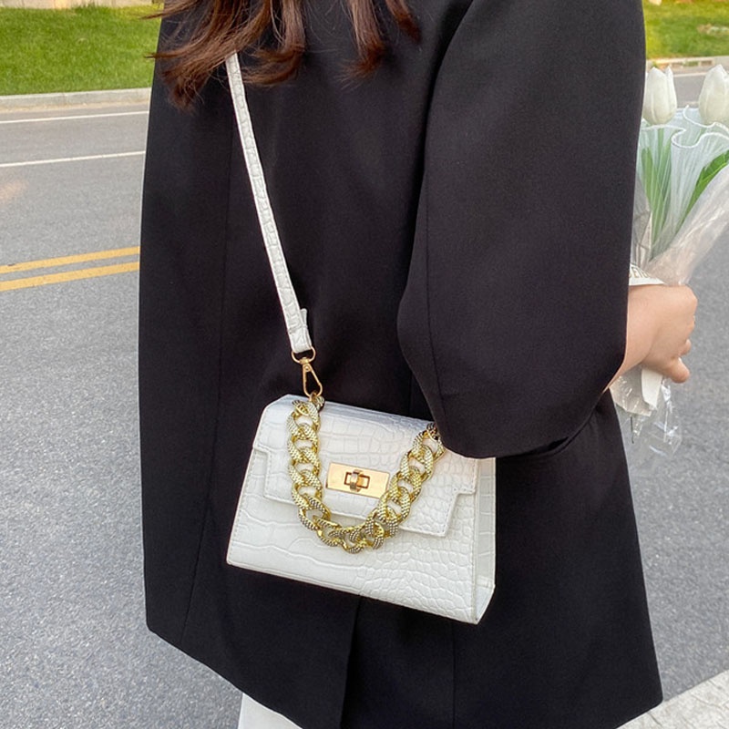 Túi Xách Đeo Vai Hình Vuông Nhỏ Cầm Tay Họa Tiết Da Cá Sấu Có Dây Xích Đa Năng Đơn Giản Và