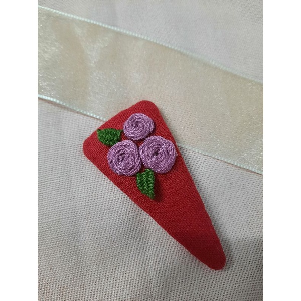 Kẹp thêu hoa 3D màu hồng hot trend