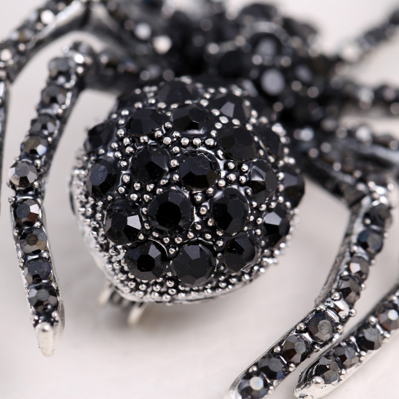 Ghim cài áo hình nhện đính đá độc đáo ấn tượng