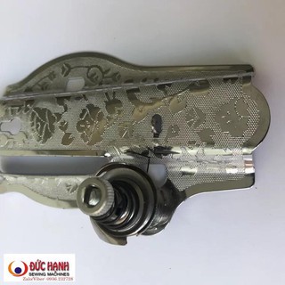 Mặt bông bên hông máy may con bướm gia đình