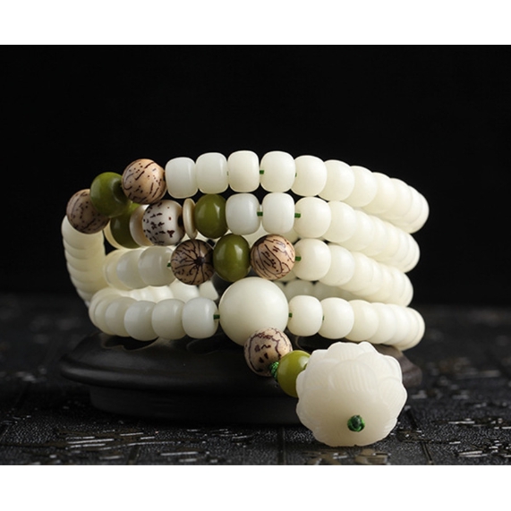 Vòng tay chuỗi hạt trắng gồm 108 hạt đá mặt bông sen sang trọng