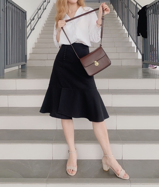 Chân váy đuôi cá hai màu đen / kem | BigBuy360 - bigbuy360.vn