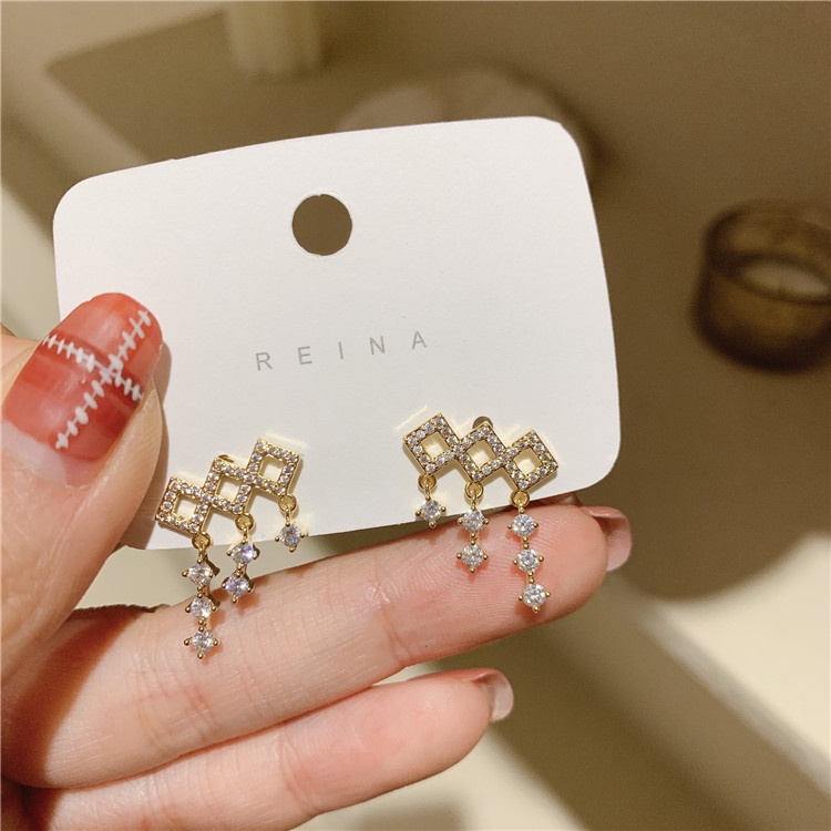 Bông Tai Ba Hàng Hình Vuông Đính Kim Cương Lấp Lánh Thời Trang Hàn Quốc Cá Tính Dành Cho Bạn Nữ