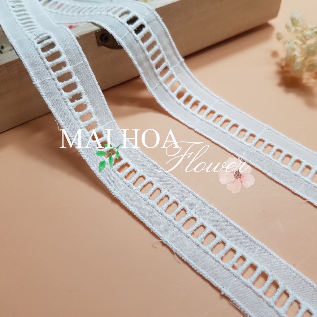 Dây ren cuộn thô boi trắng kẻ sọc B16 xoay 2 chiều, dùng may phần tay, cổ hoặc gấu váy áo, Maihoaflower
