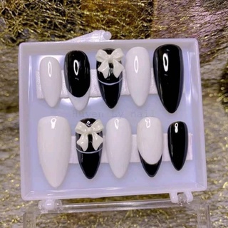 Nail box thiết kế màu trắng đen hoạ tiết charm nơ đen