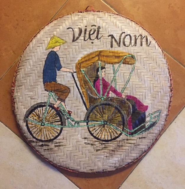 Tranh vẽ mẹt hình xích lô Việt nam 35cm