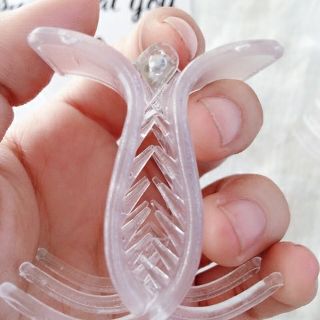 Kẹp tóc 5 răng trong suốt.