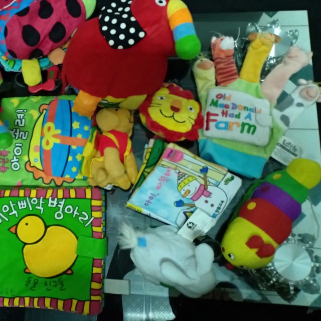 Sách vải cho bé
