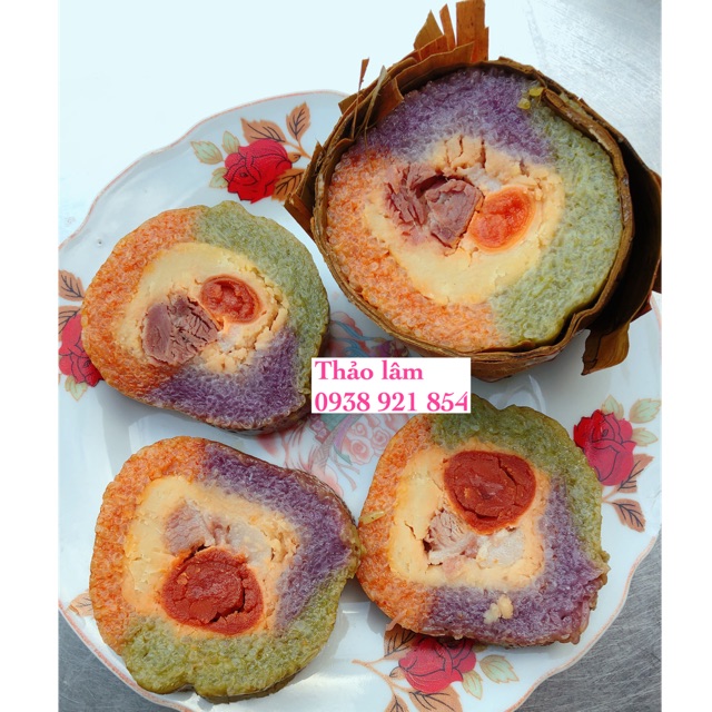 Bánh tét mặn nhân trứng muối