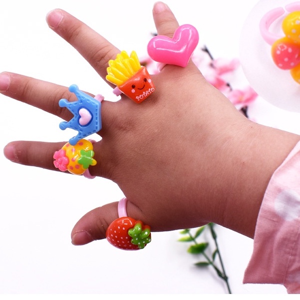 Set 10-50 Nhẫn Nhựa Họa Tiết Hoạt Hình Dễ Thương Cho Bé