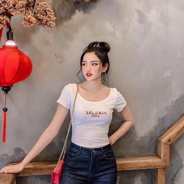 Áo thun cổ tròn in chữ crop top 40k