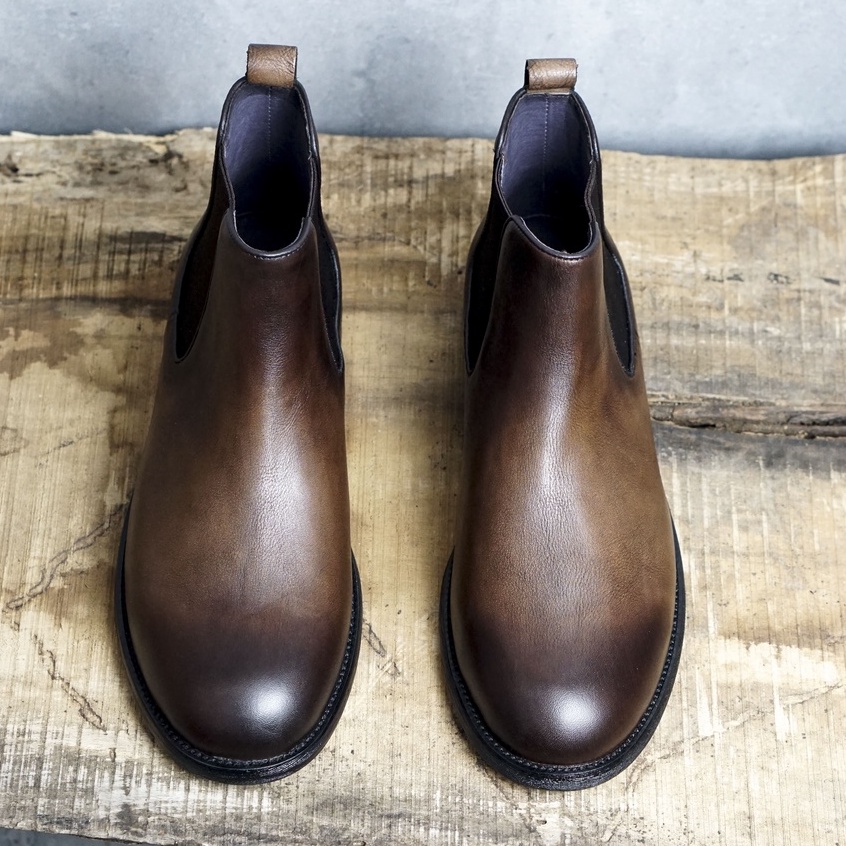 Giày boot chelsea da bê đen và nâu mũi tròn nam tính , sang trọng