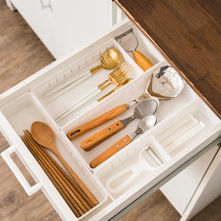 Khay Nhựa Chia Ngăn Tủ Tiện Dụng Cho Nhà Bếp