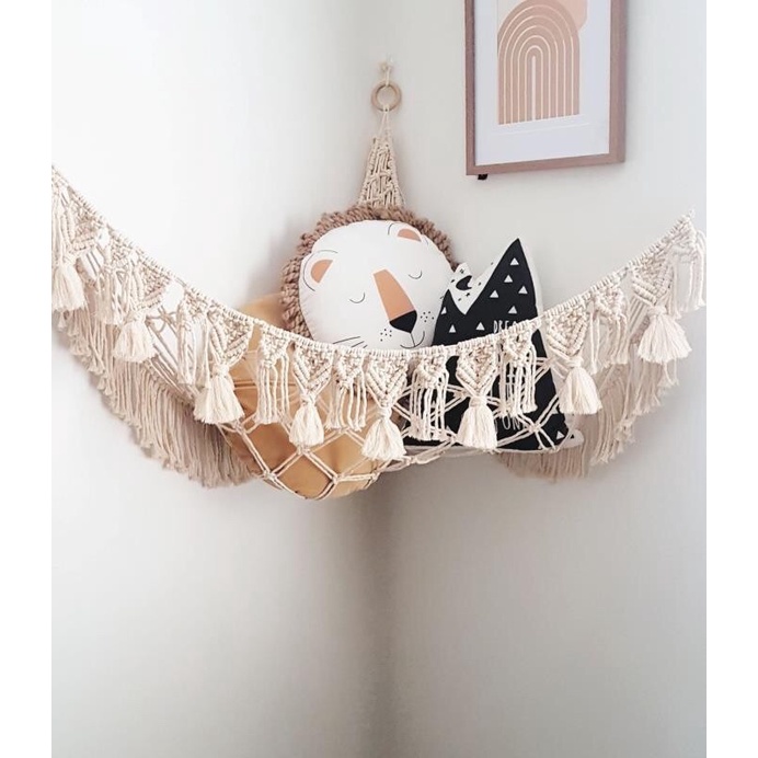 Giỏ treo thú bông macrame góc tường siêu gọn gàng