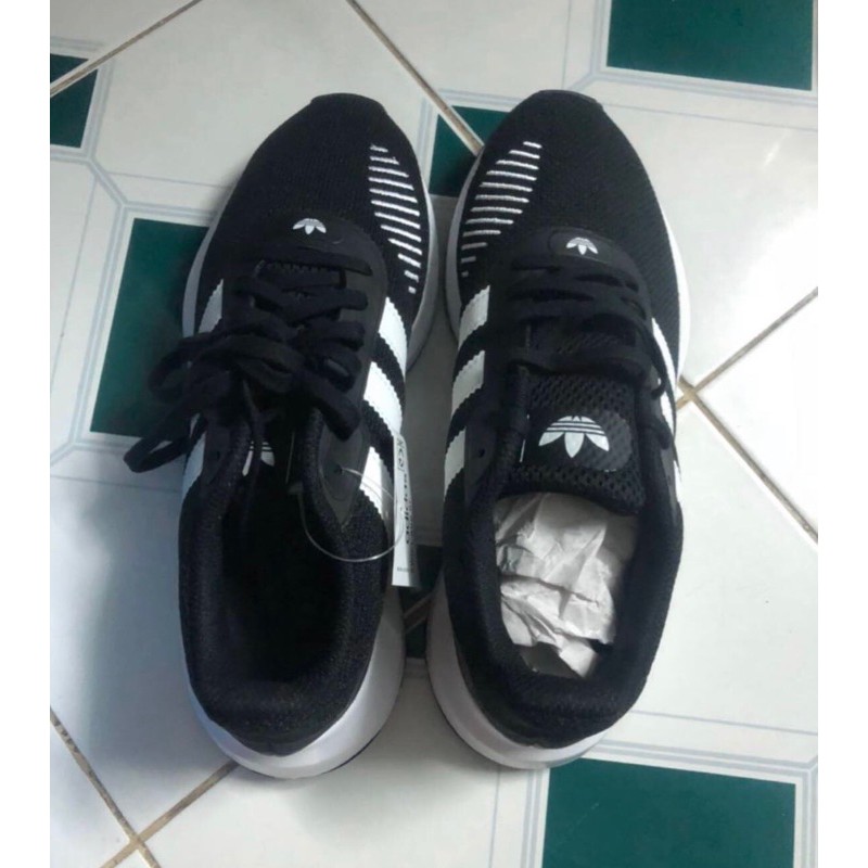 Giày adidas chính hiệu - fake đền 10